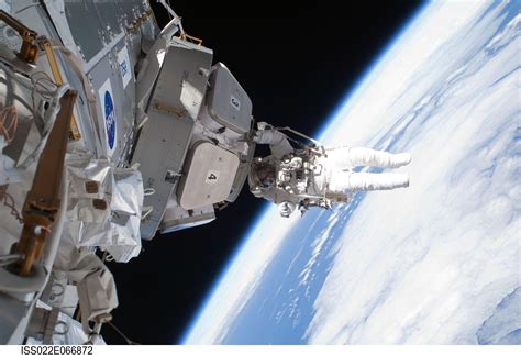 Saastronautics .
